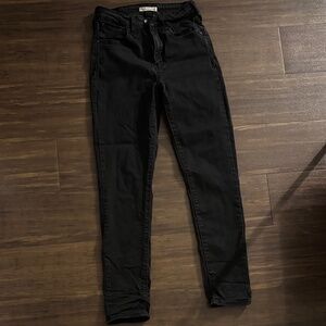 Levi’s black skinny jeans